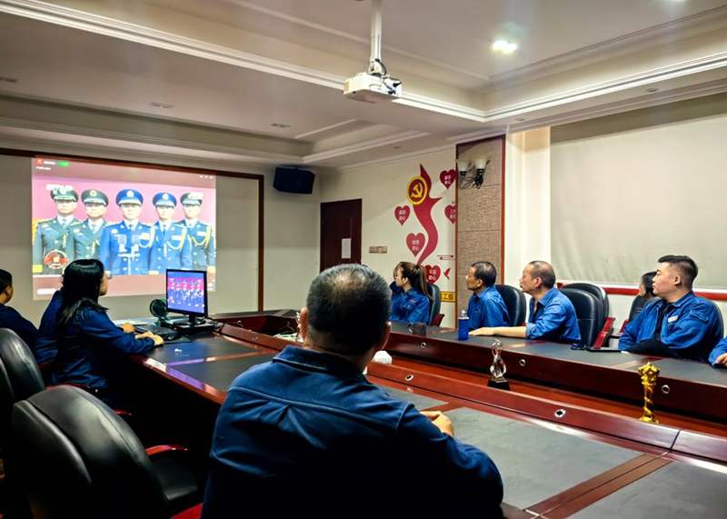  弘旭公司組織觀看九三閱兵式，激發(fā)愛國(guó)熱情(圖3)